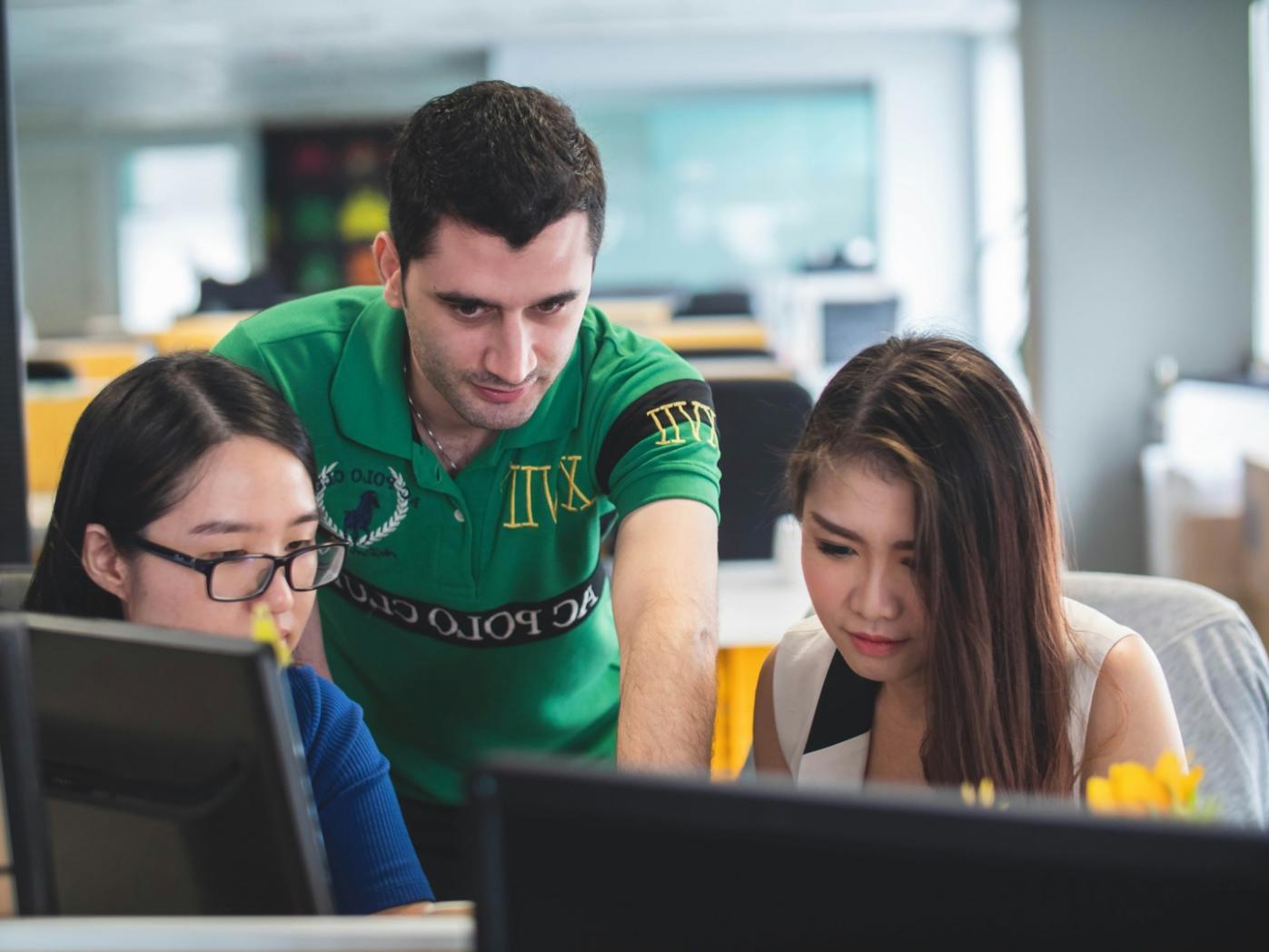 Teilnehmer bei der praktischen Finanzanalyse